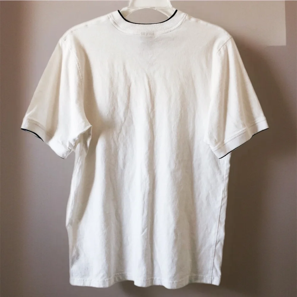 Nike VTG embroidered center swoosh V-neck t-shirt 💣